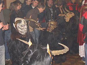 Krampuskränzchen in Niederöblarn, Pension Tilly