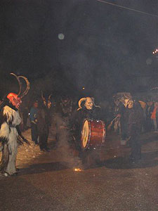 Krampuskränzchen in Niederöblarn, Pension Tilly