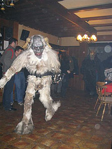 Krampuskränzchen in Niederöblarn, Pension Tilly