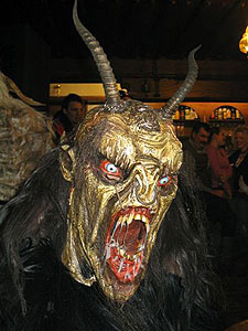 Krampuskränzchen in Niederöblarn, Pension Tilly