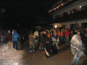 Krampuskränzchen in Niederöblarn, Pension Tilly